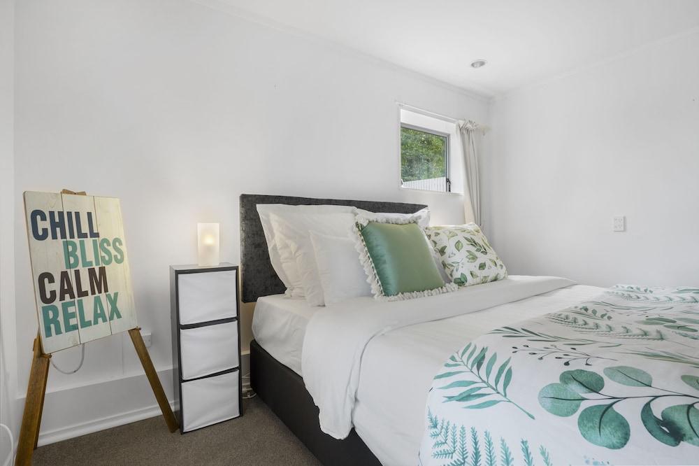 Bright 3-Bedroom Unit - WiFi & Parking