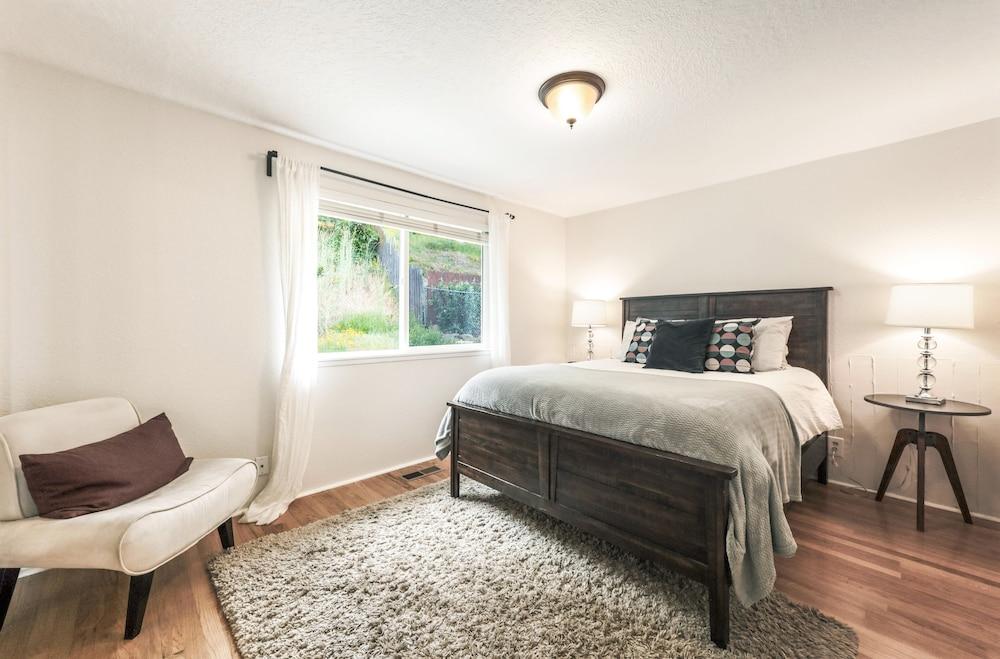 Point Lyle 3 Bedroom Home by RedAwning