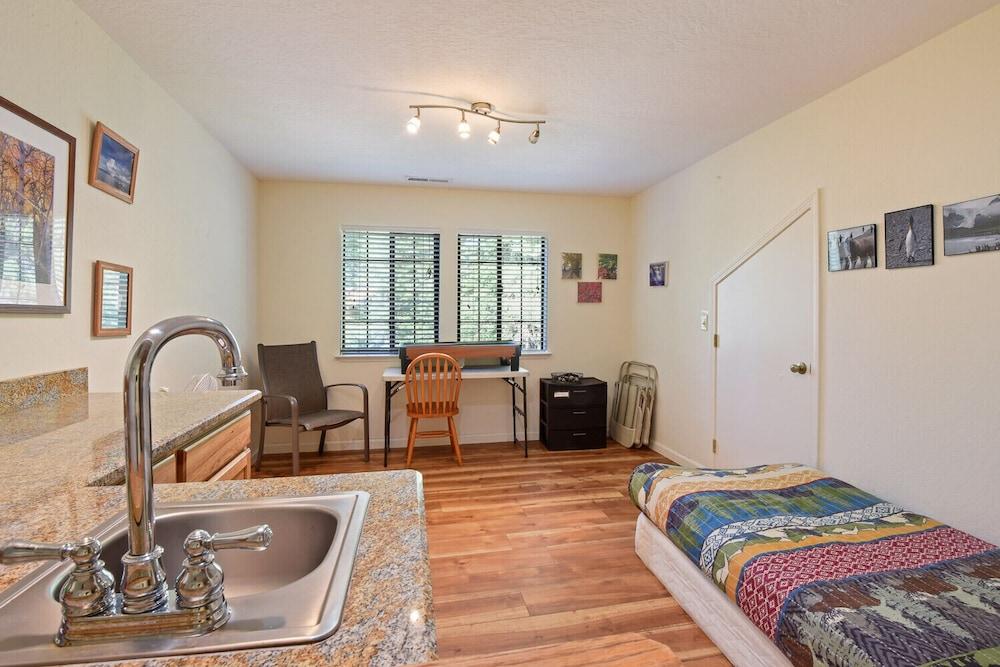 Homewood Creekside Cabin