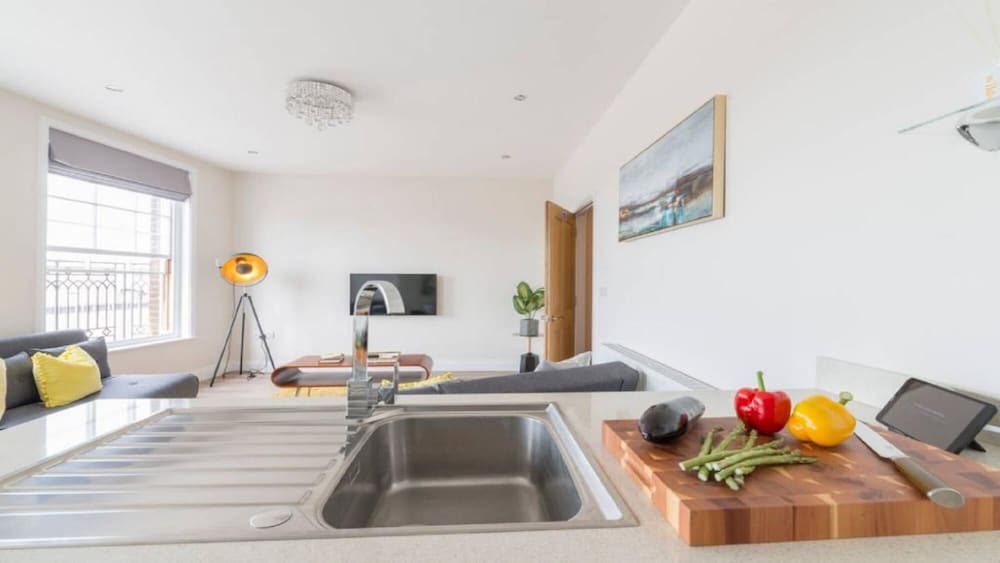 South Quay Penthouse - 2 bed