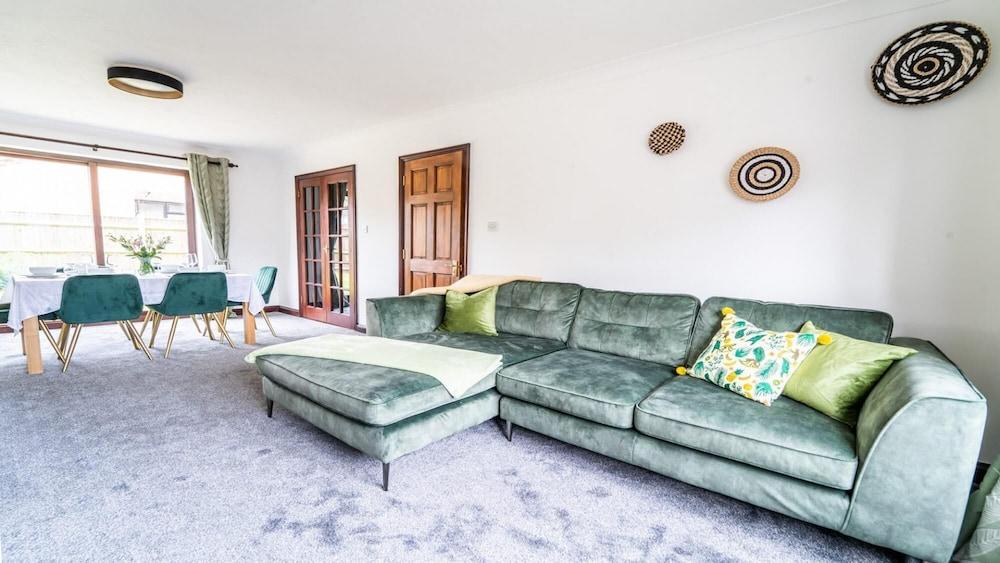 Burgess Beach House a Comfortable 4 bed House