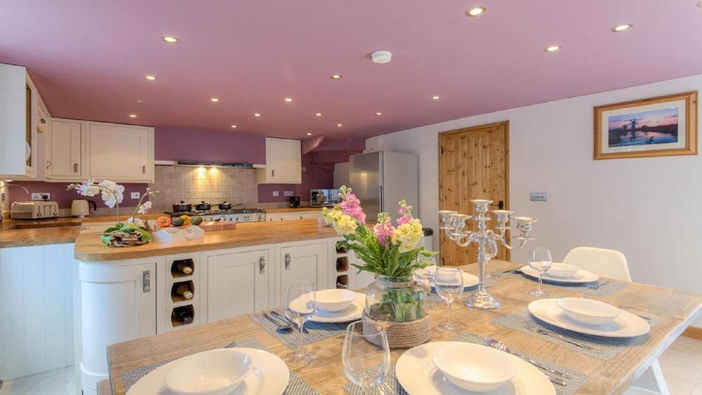 Beach Breeze Cottage Near the Beach