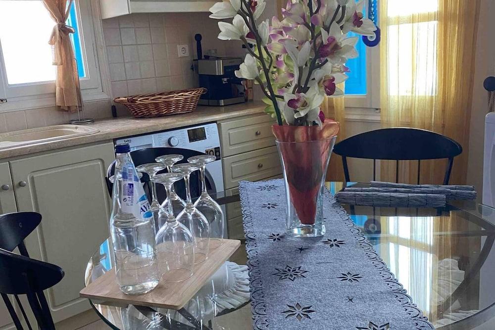 3 Bed Villa - Sleeps 6 - Terrace - Sea View