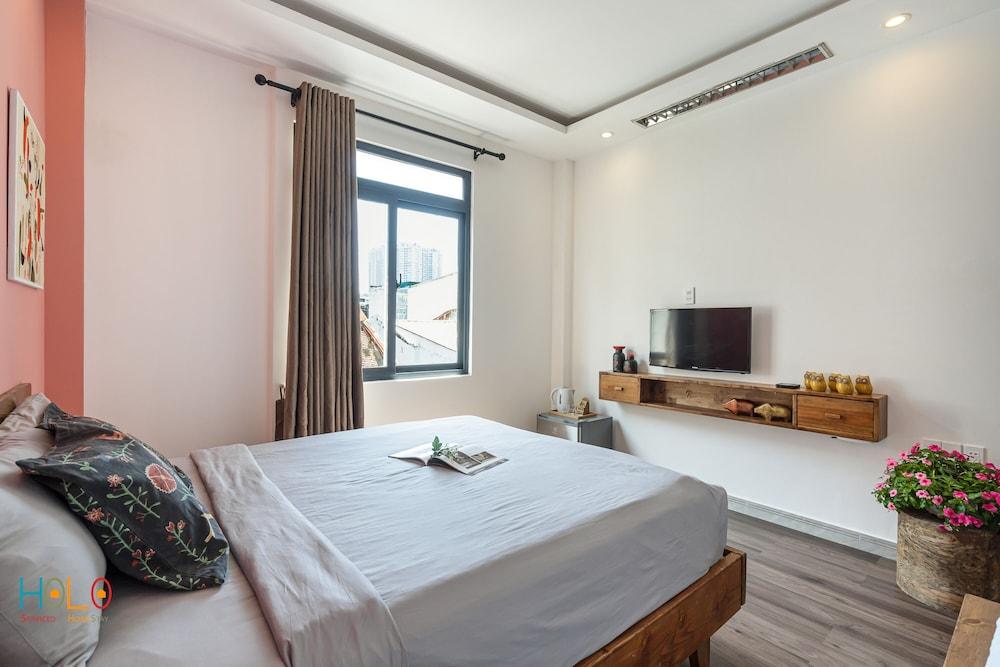 HoLo Central Saigon - Serviced HomeStay