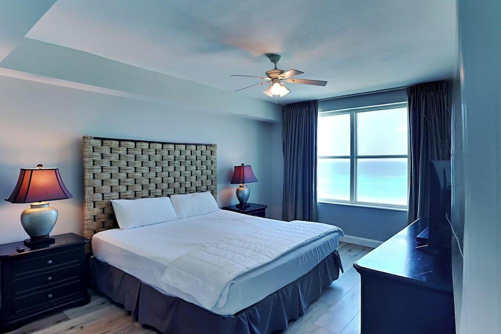 Aqua #606 by Resort Collection