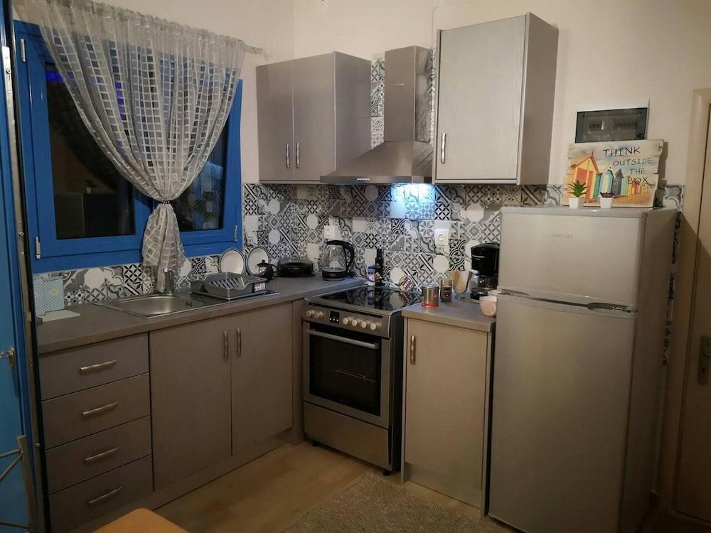 1 Bed Apt - Sleeps 2 - Free Parking - Sea View