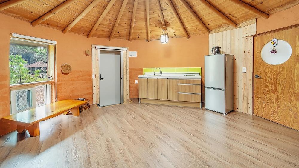 Taean Todamgil Pension