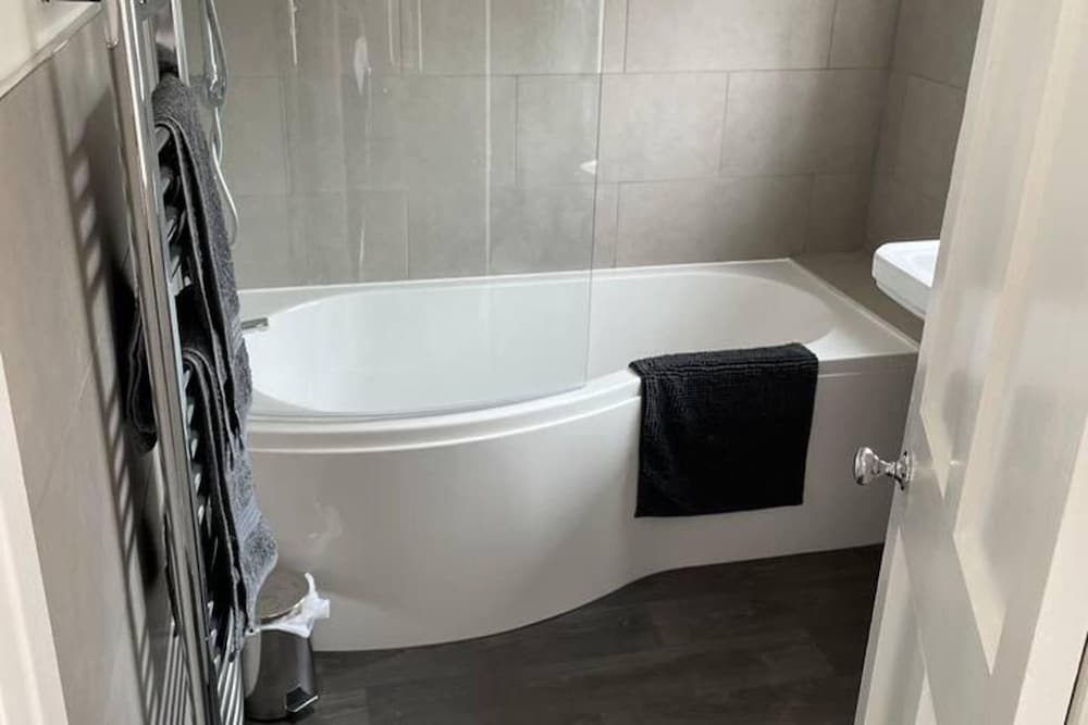 Cottage - Sleeps 6 - Garden - Parking