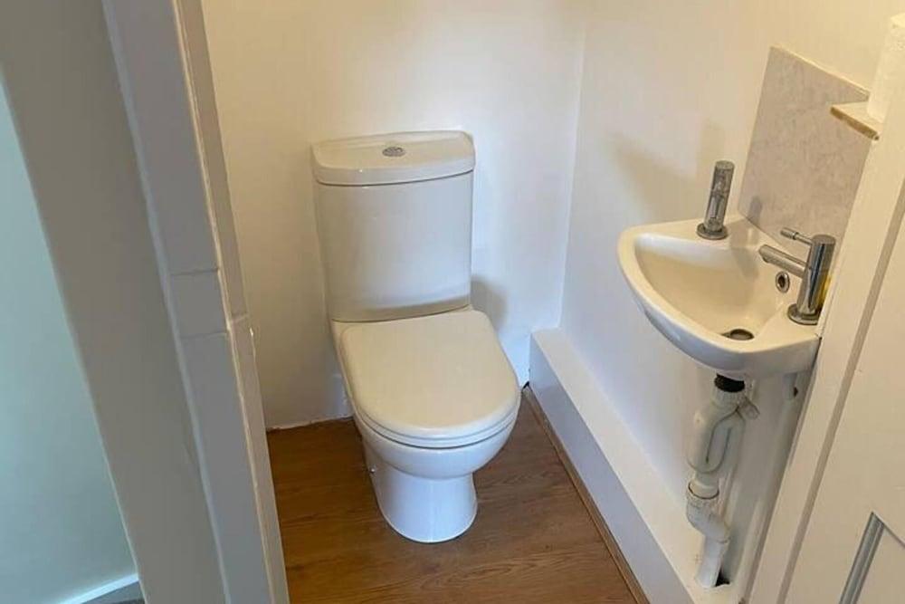 Cottage - Sleeps 6 - Garden - Parking