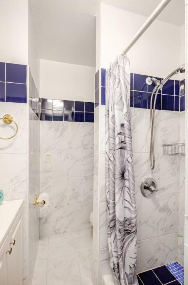 Room-small Cozy Apartment