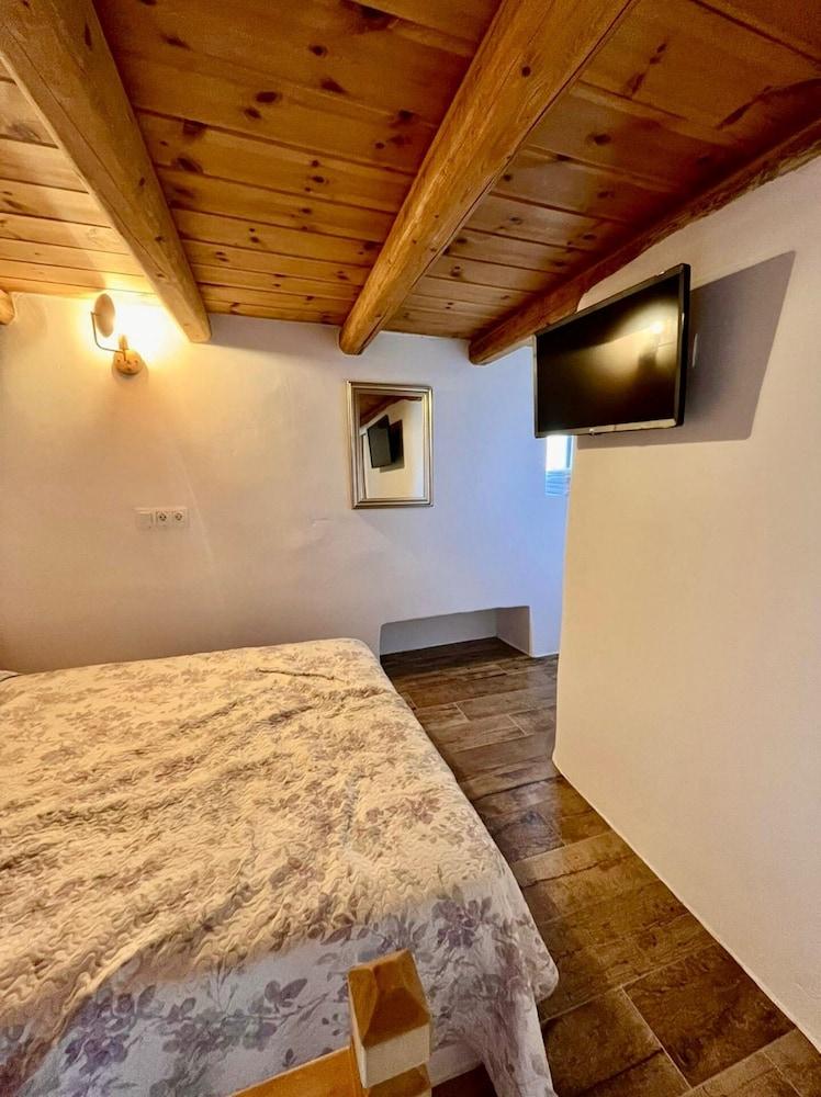 Siesta Villas, Cycladic Elegance With Castle View