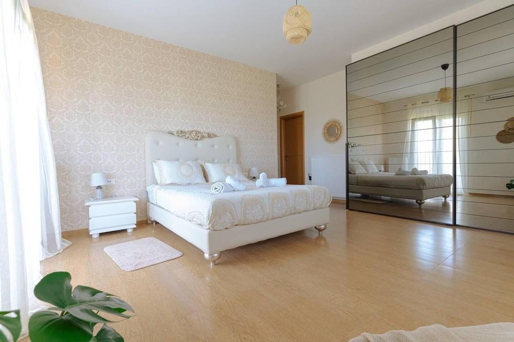 Blue Sky Villa in Crete