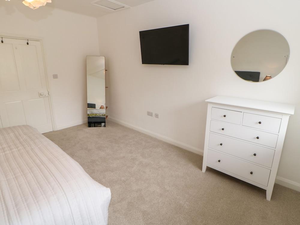 The Old Store, 2 Alpine Terrace