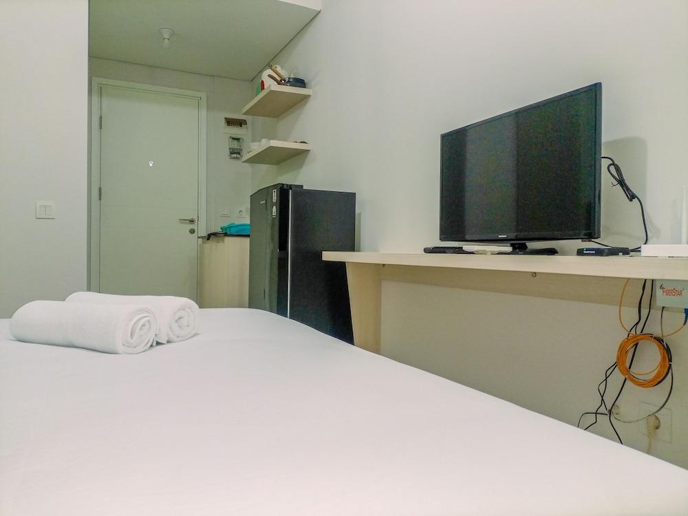 Elegant And Comfy Studio Barsa City Apartment