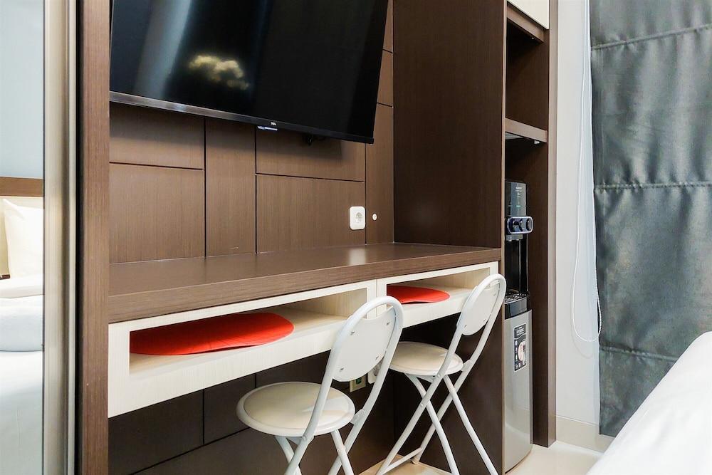 Fancy And Nice Studio At Transpark Bintaro Apartment