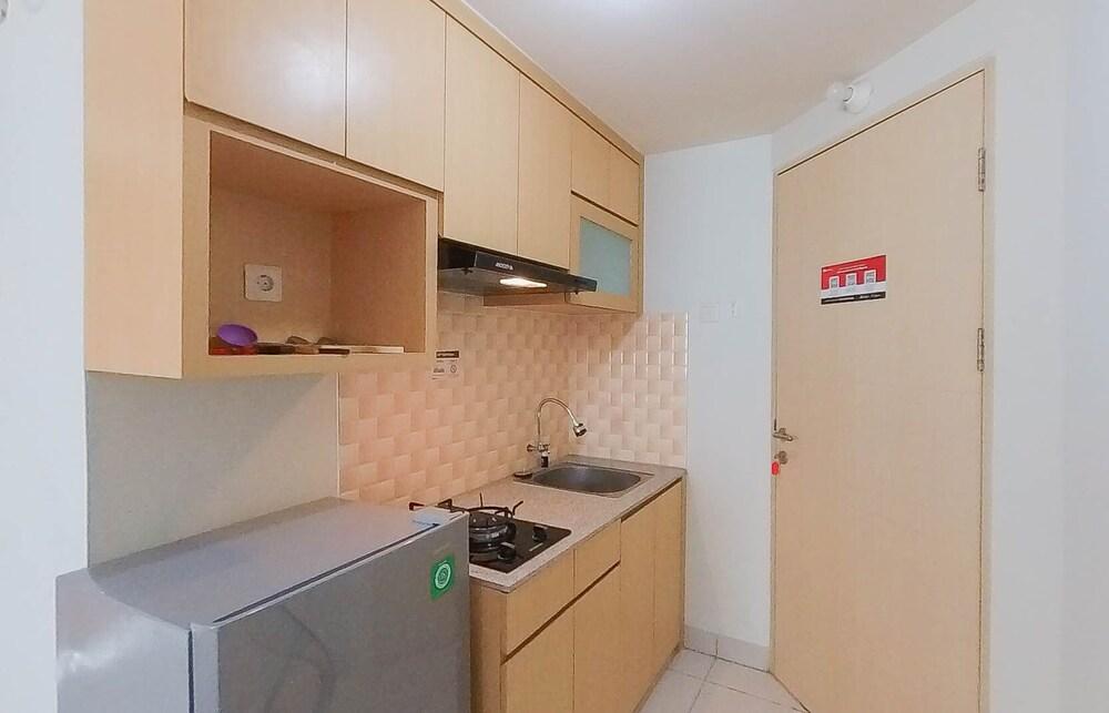 Nice And Comfy Studio At Amethyst Apartment