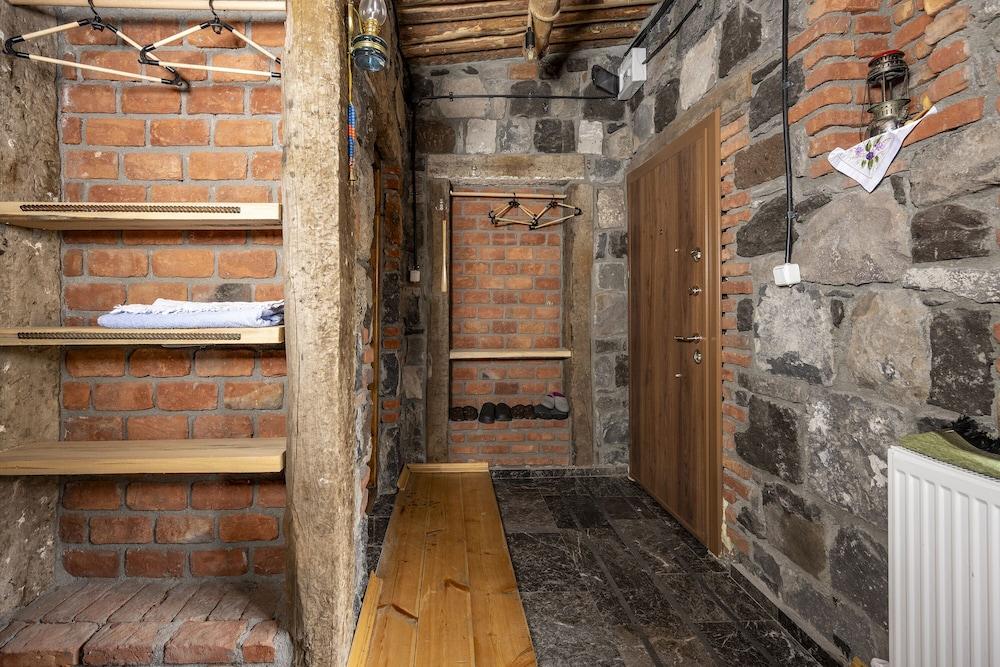 Doğunun Taş Evleri