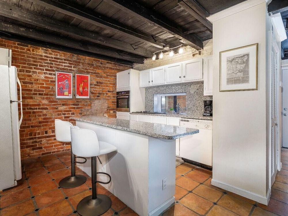 Southern Belle Carriage House