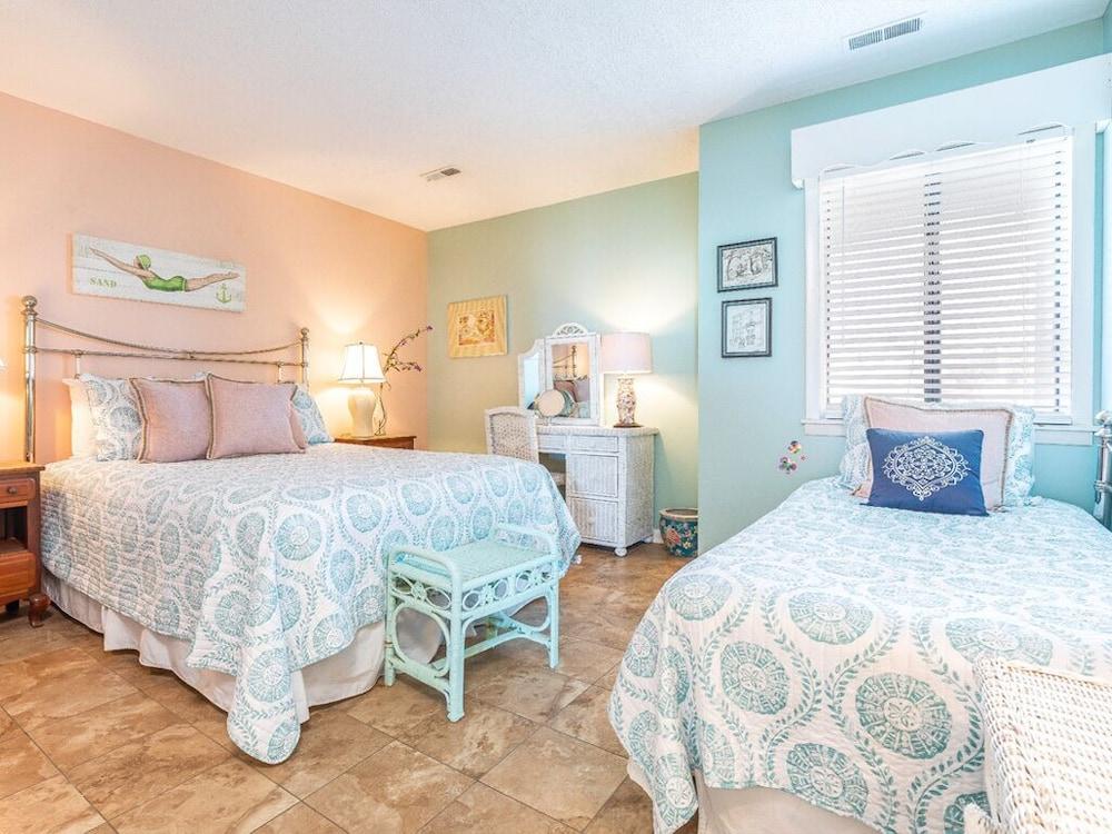Tybee Lights 114A by Tybee Vacation Rentals