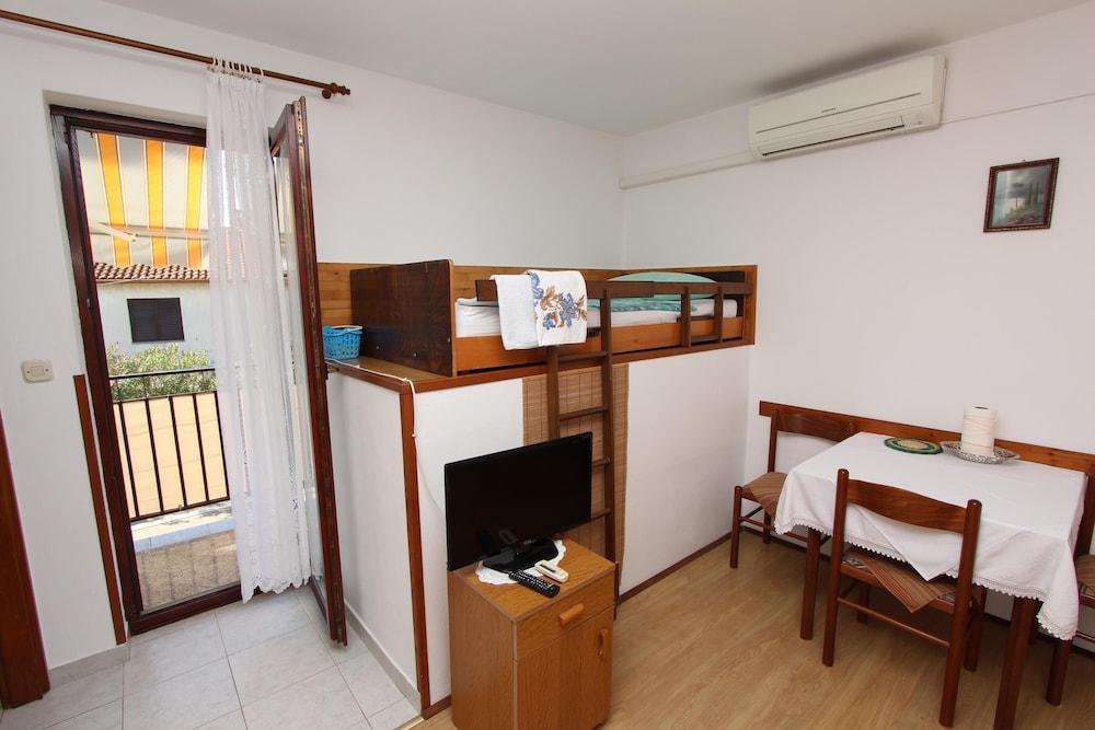 Miriana Studio With Balcony