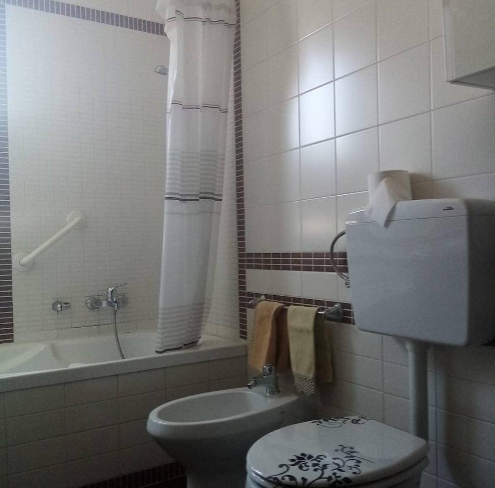 Panoramic Apartment With Vesuvius View