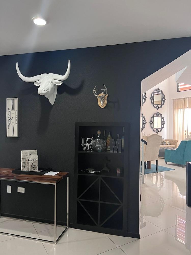 Beautiful, Comfortable House With Pool Jacuzzi With Warm Water