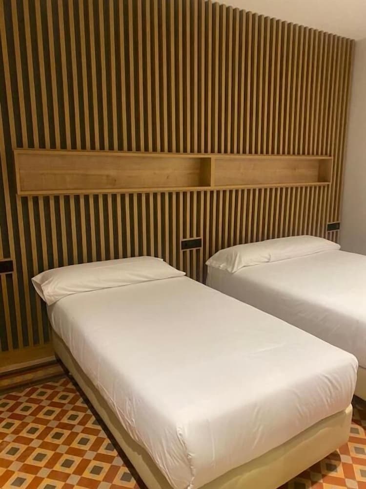 Fontanella by BCN URBAN ROOMS