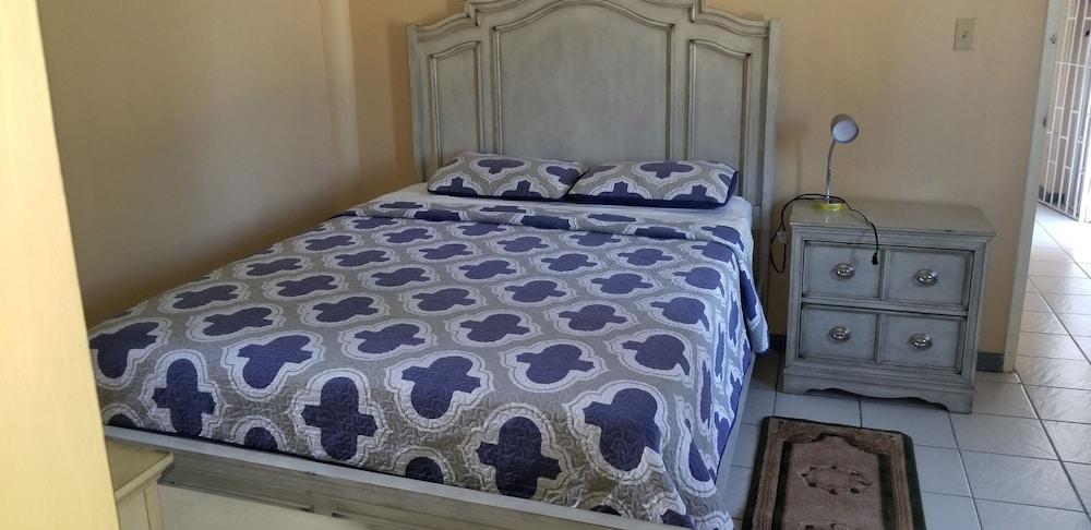 Holiday House at Villa Montego