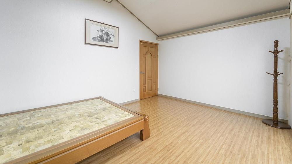 Jeju Oceancliffcottage