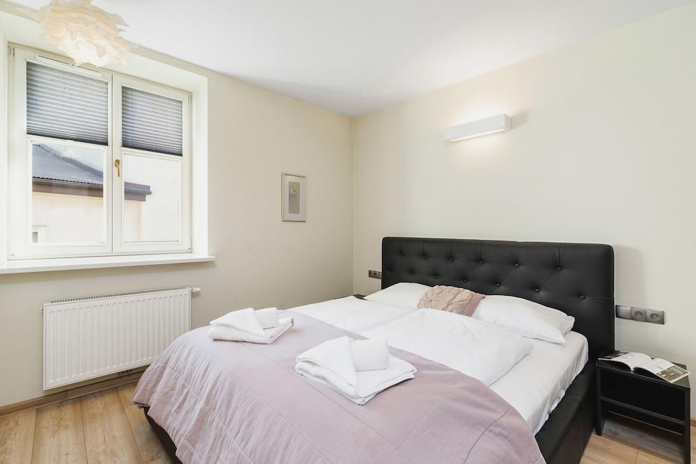 Apartment Miodowa 19 by Renters