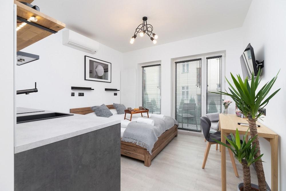 Studio Rakowicka 14 by Renters