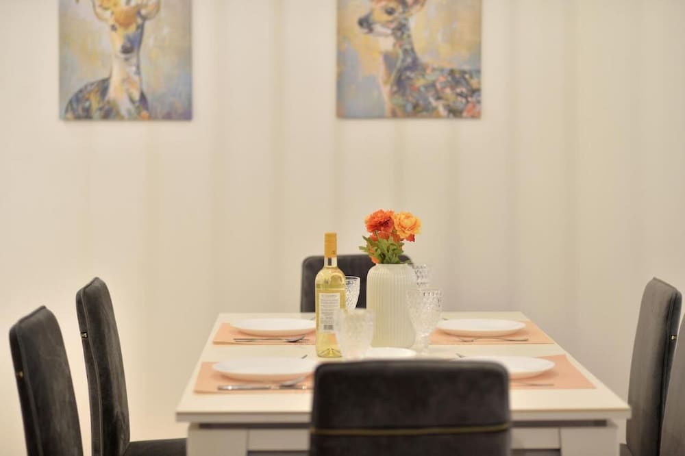 GTD8210 - Acropolis Cozy Apt.