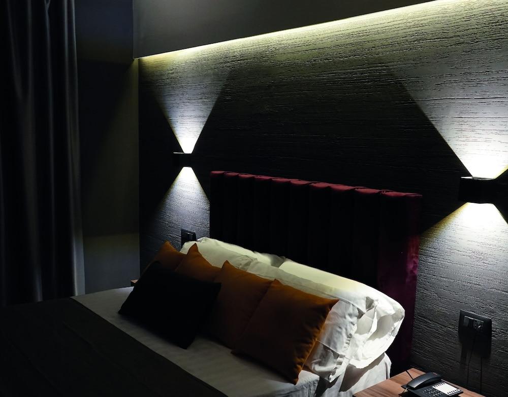 LAMBERTI BOUTIQUE HOTEL