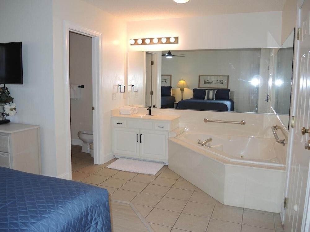 1401 2 Bedroom Villa by Redawning