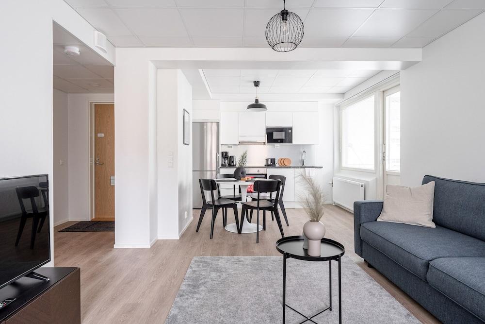 Spacious 1BR Apartment with Balcony in Downtown