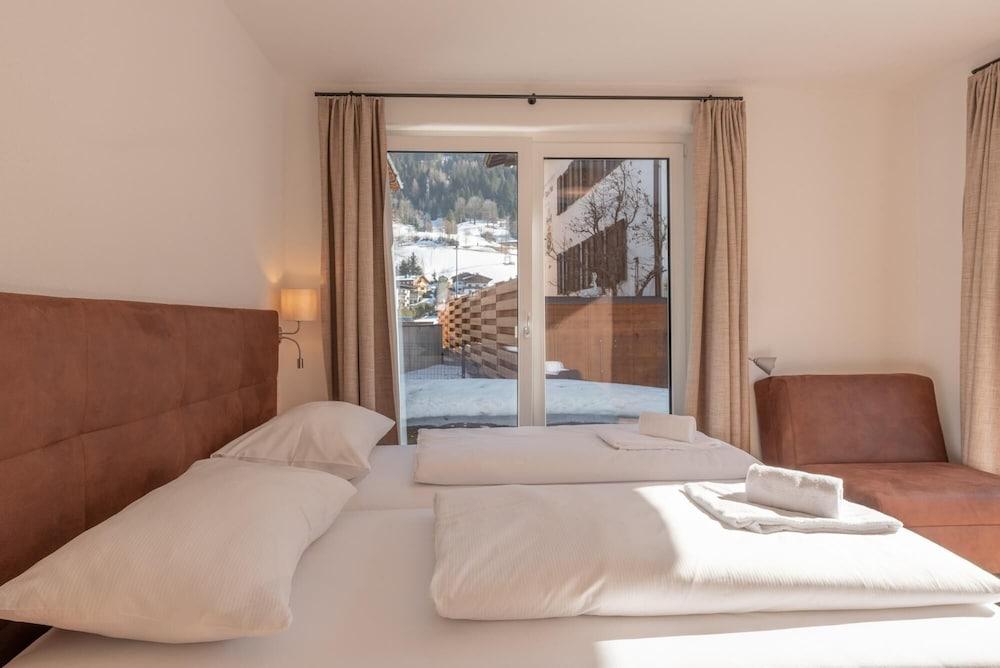 Falken Suites ONE With Garden