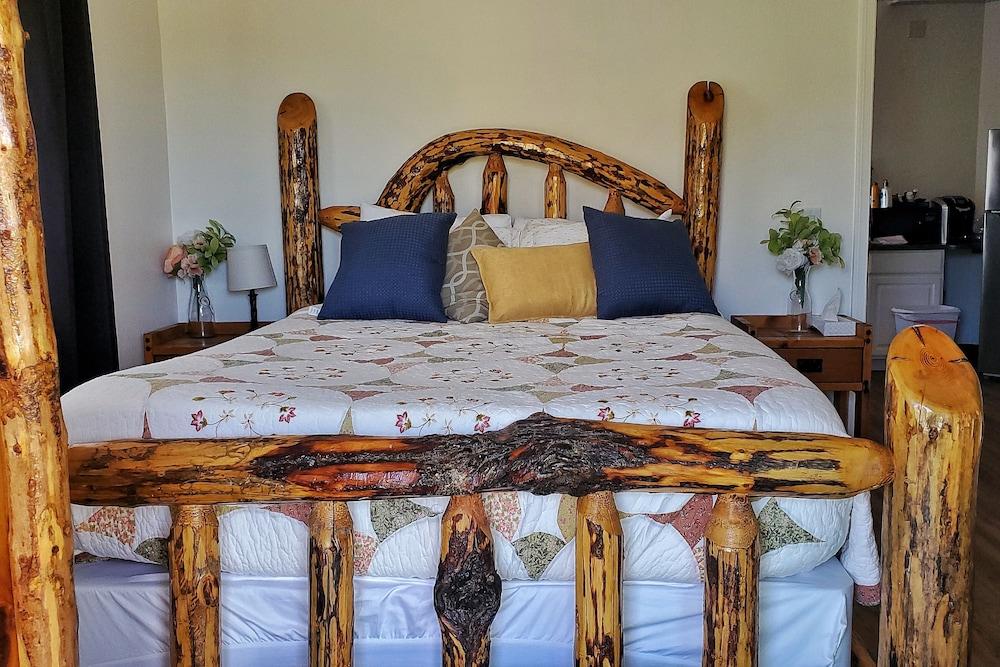 Creekside Lodge and Cabins