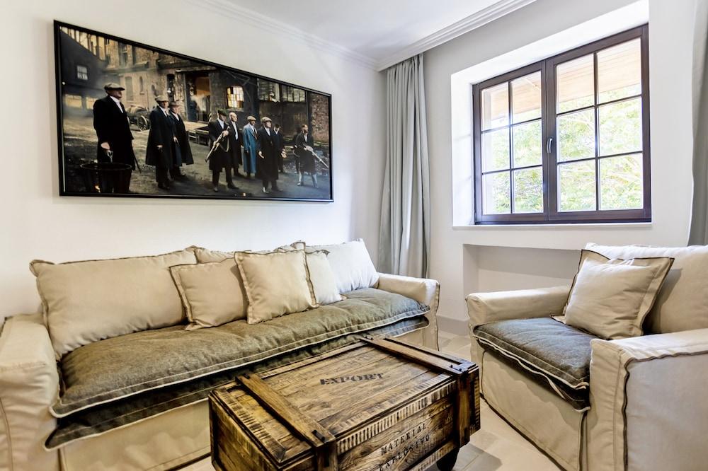 Castro Mesembria Boutique Hotel