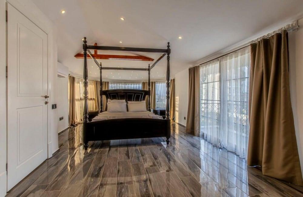 Luxurious Villa With Private Pool in Antalya