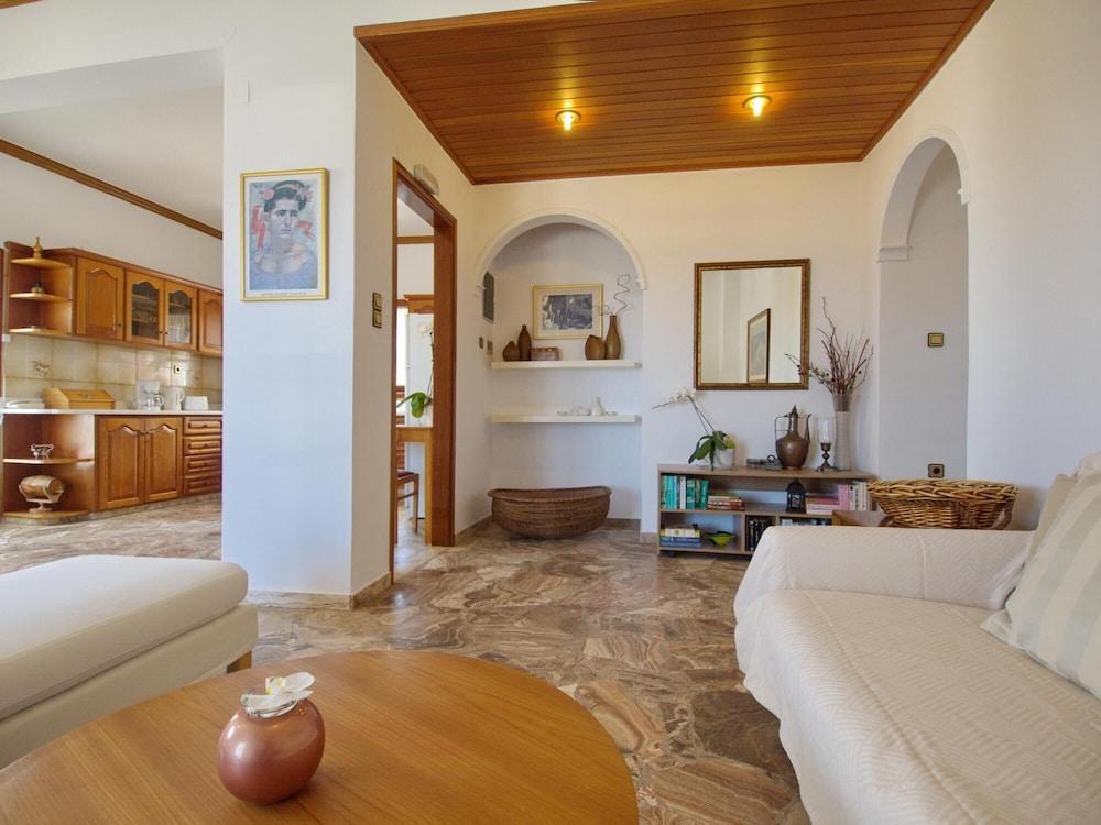 Rouladina Apt 1 in Stalos