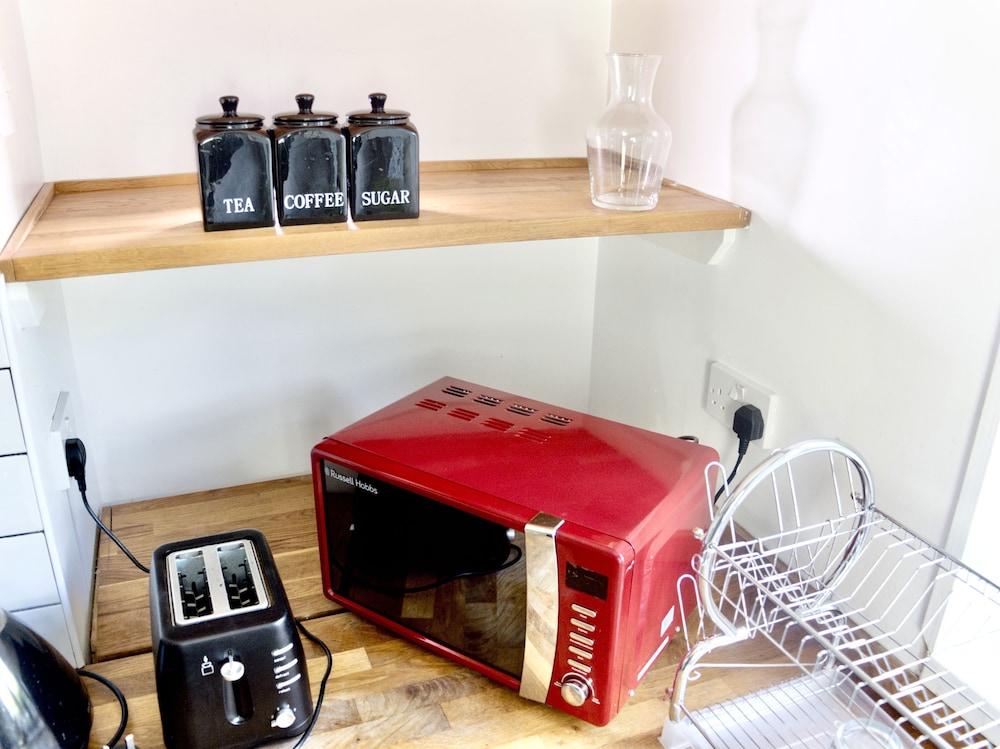 Lovely 6 bed Property Located Within Dudley