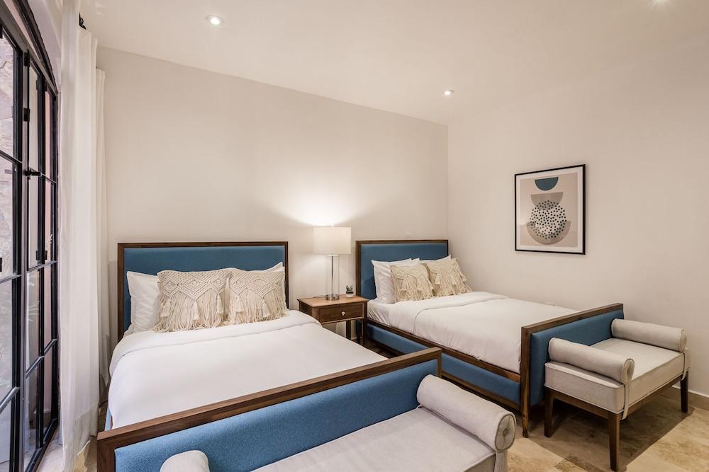 Luxury Apartments with Rooftop & Jacuzzi