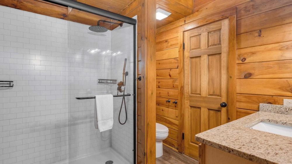 Dudley I by Avantstay Cosy Cabin w/ Hot Tub & Incredible Views