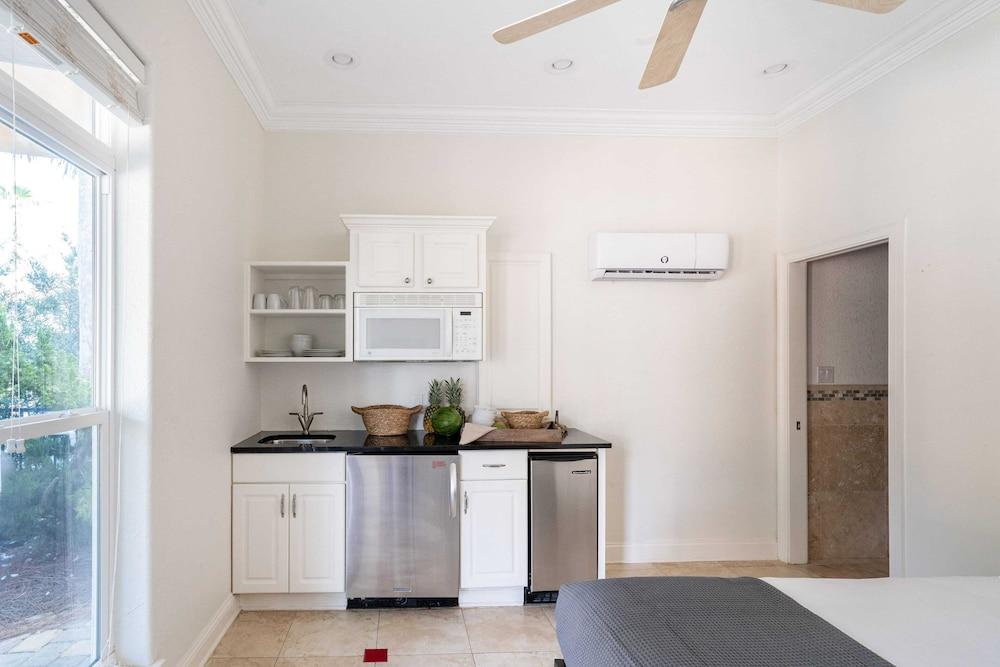 Florence by Avantstay Villa Steps From Beach