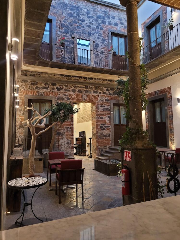 Milo Collection Hotel