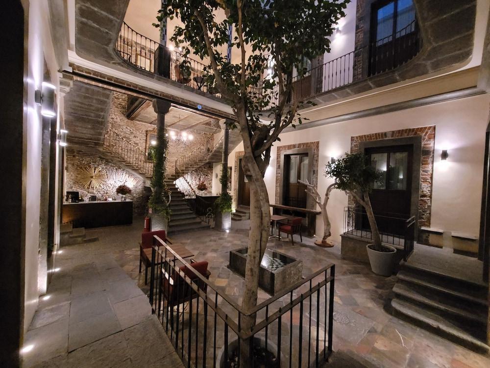 Milo Collection Hotel