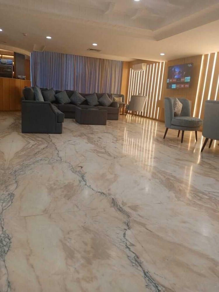 Al Muteb Suites Khurais