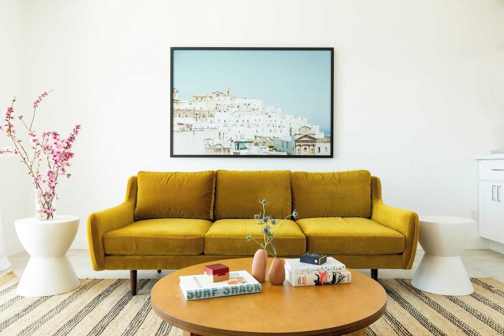 Avalon I by Avantstay Contemporary San Diego Condo w/ Large Patio