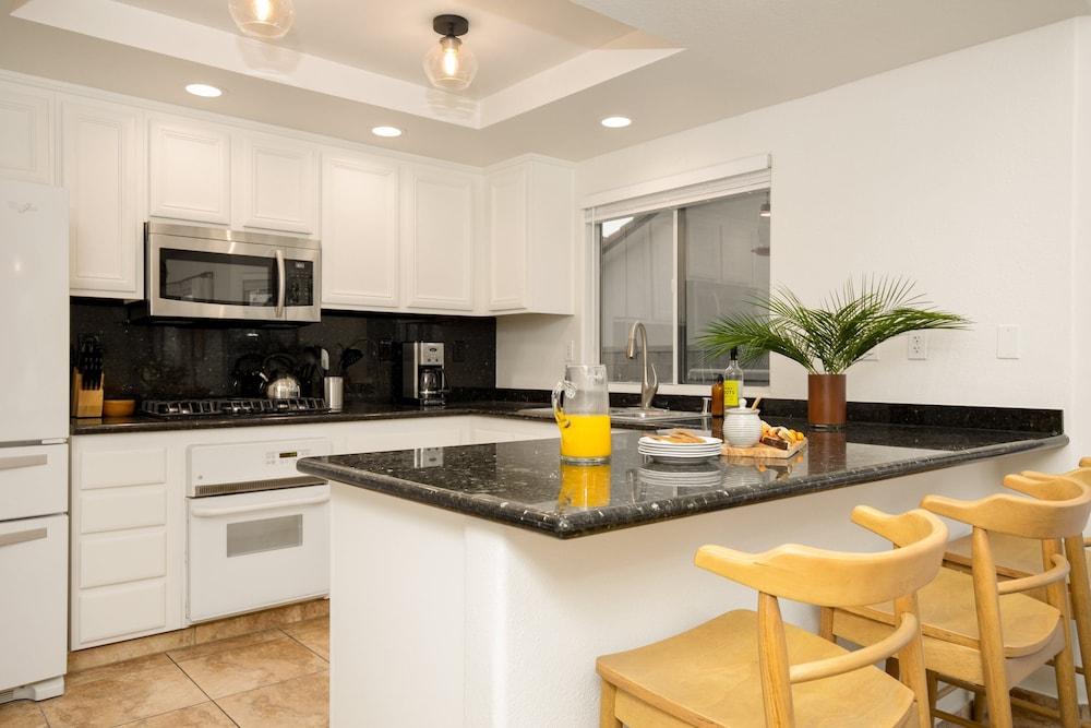 Petit Sahara by Avantstay Desert Escape w/ Pool, Outdoor Dining & Table Tennis!