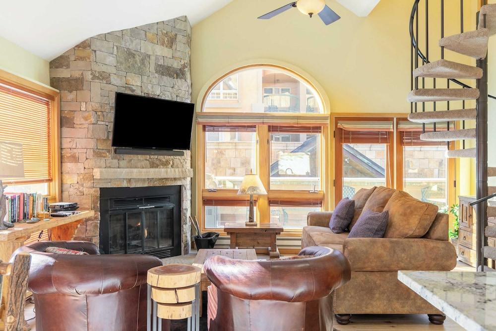 Le Chamonix D by Avantstay Located In Mountain Village, Close to Golf Course & Skiing